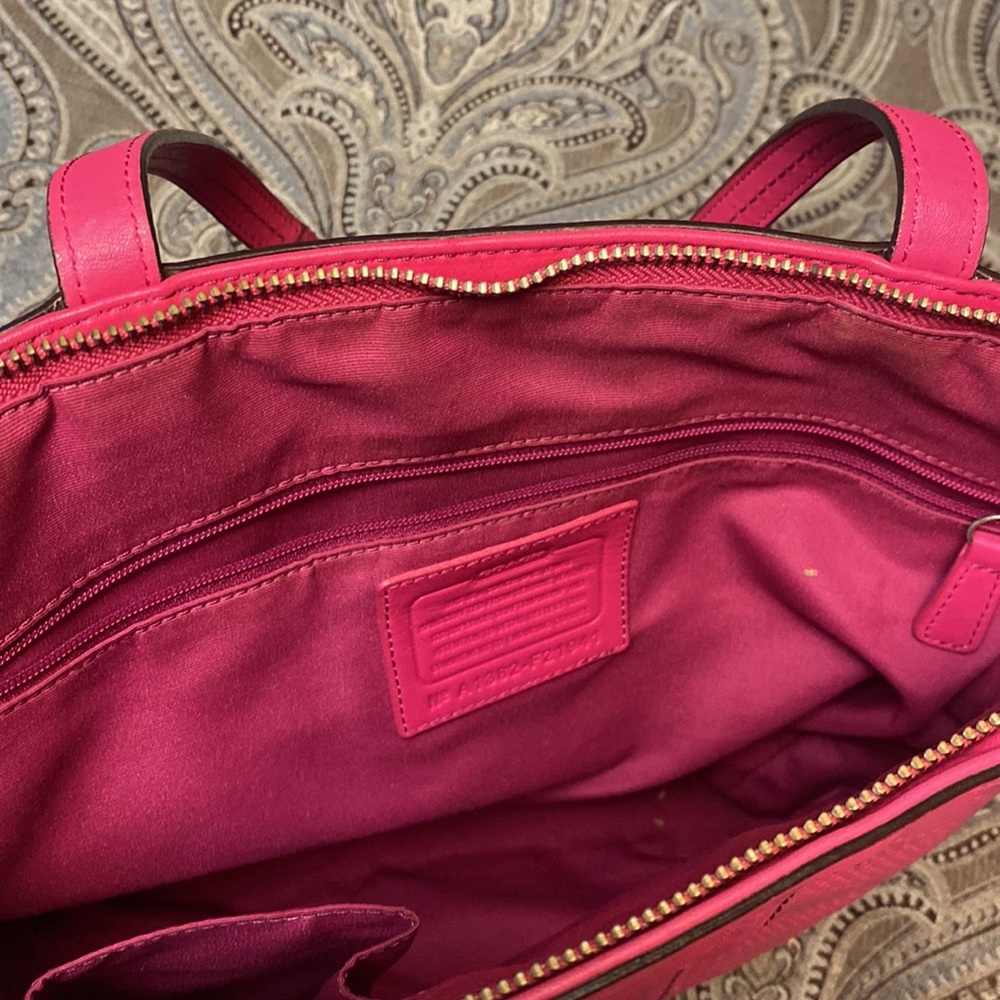 Hot pink coach purse - Picture 6 of 9